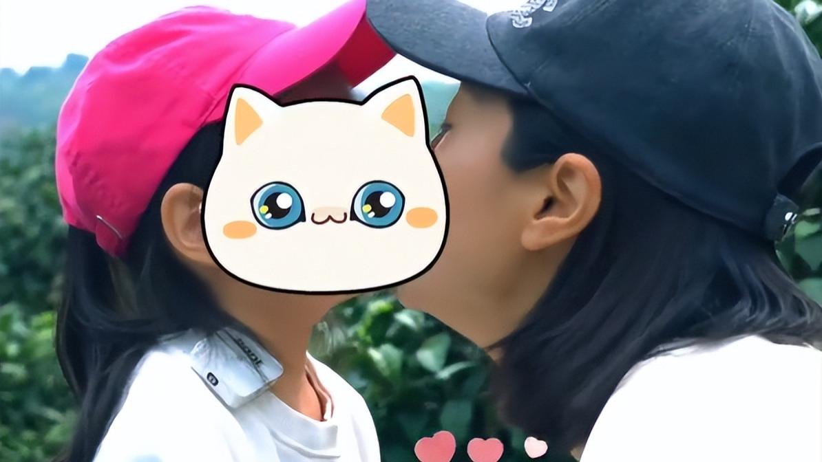 朱丹|40岁朱丹带娃采茶叶！素颜出镜肤色雪白，4岁女儿长相精致情商高