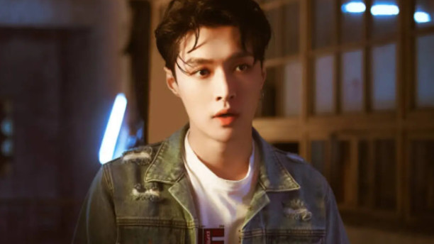 张艺兴|无论是哪个领域，张艺兴这样努力的人，都会是非常值得人夸奖的