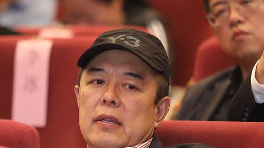 张铁林|曾与大25岁的张铁林同居，后嫁给大23岁老戏骨，如今婚姻幸福美满