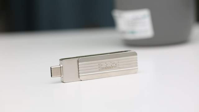 卫星|传统U盘的克星，500MB/s高速读写的忆捷极速固态U盘评测体验