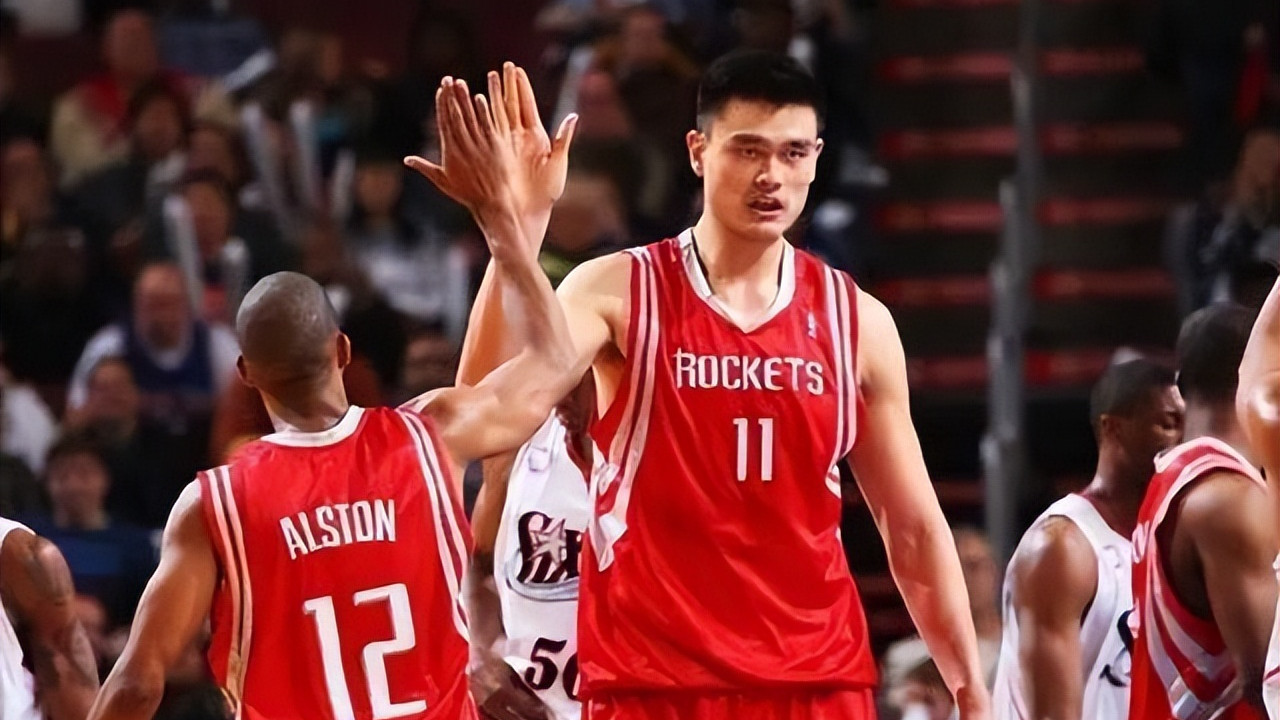 WNBA|女版姚明诞生，单场32分12记盖帽无人能敌，下一个登陆WNBA的球员