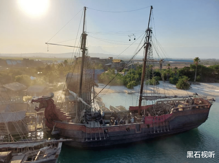 海贼王|《海贼王》真人版剧照曝光！草帽海贼团船实体化被打造