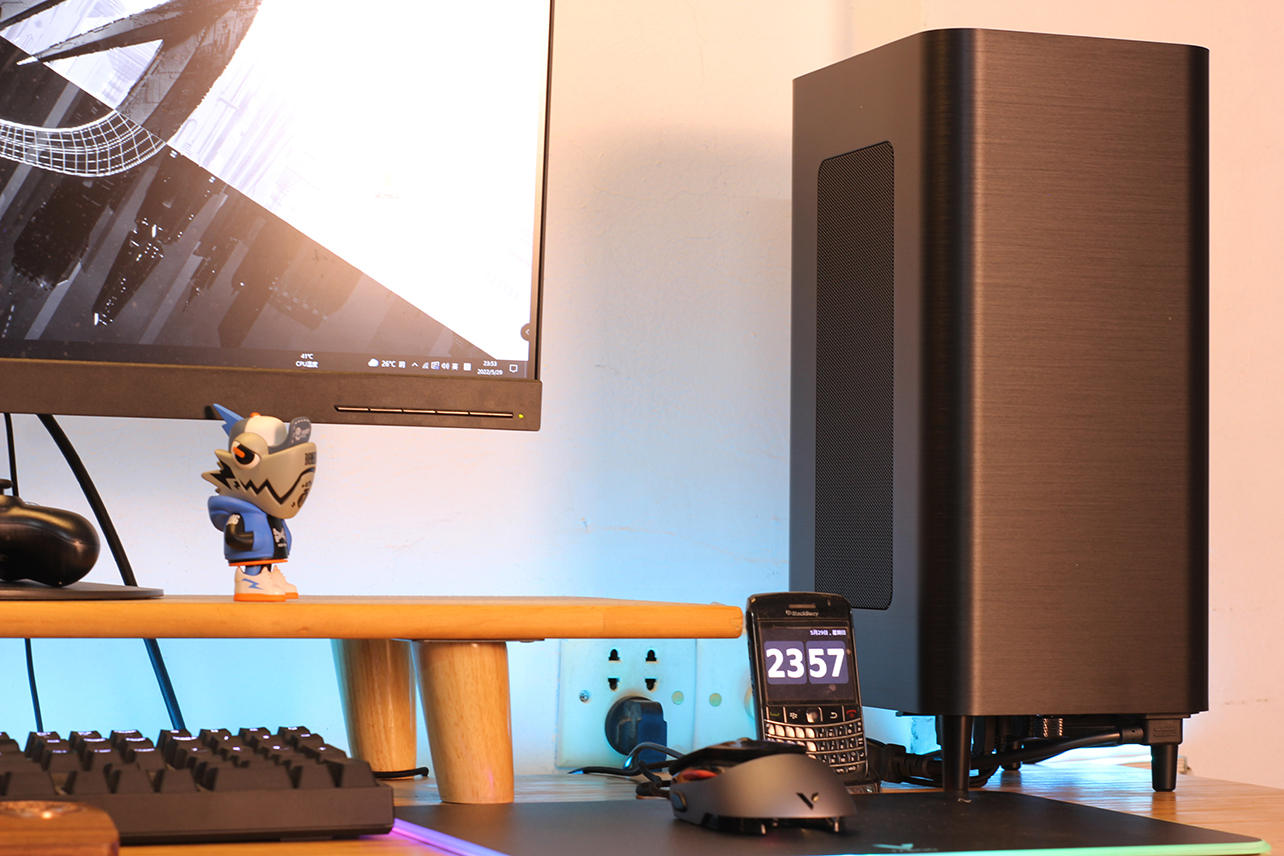 志高空调|简洁方正ITX主机仅扩展坞大小——乔思伯V11体验