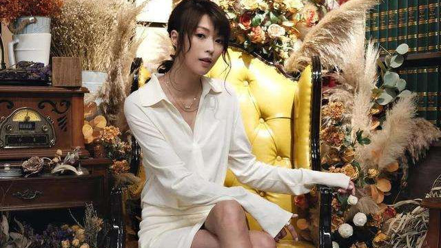 连诗雅|她被誉为“女版陈冠希”，4年换了20任男朋友，如今依旧孤身一人