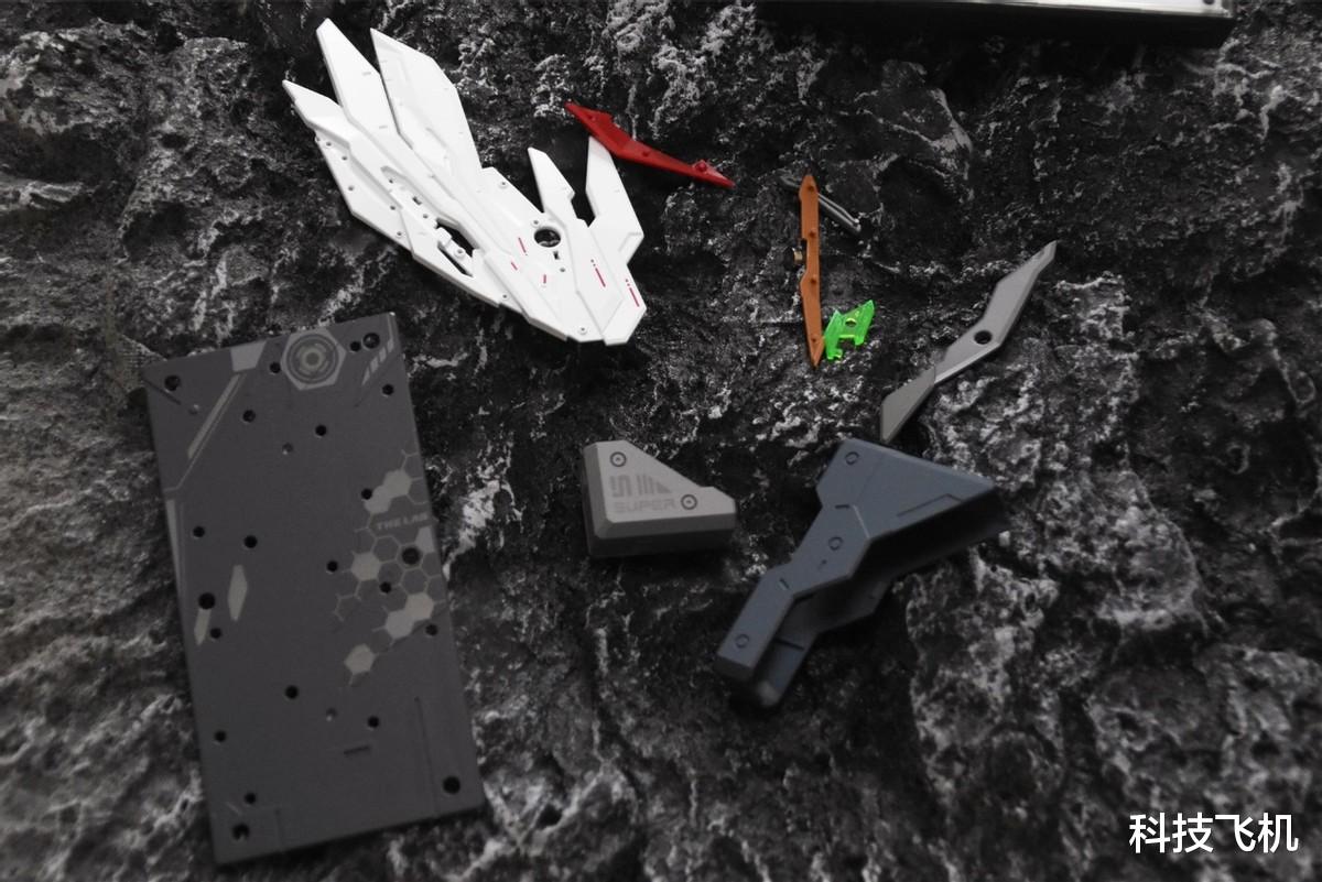 英特尔|可拼装,黑科技加特,能玩又能充电的拼装充电宝来了