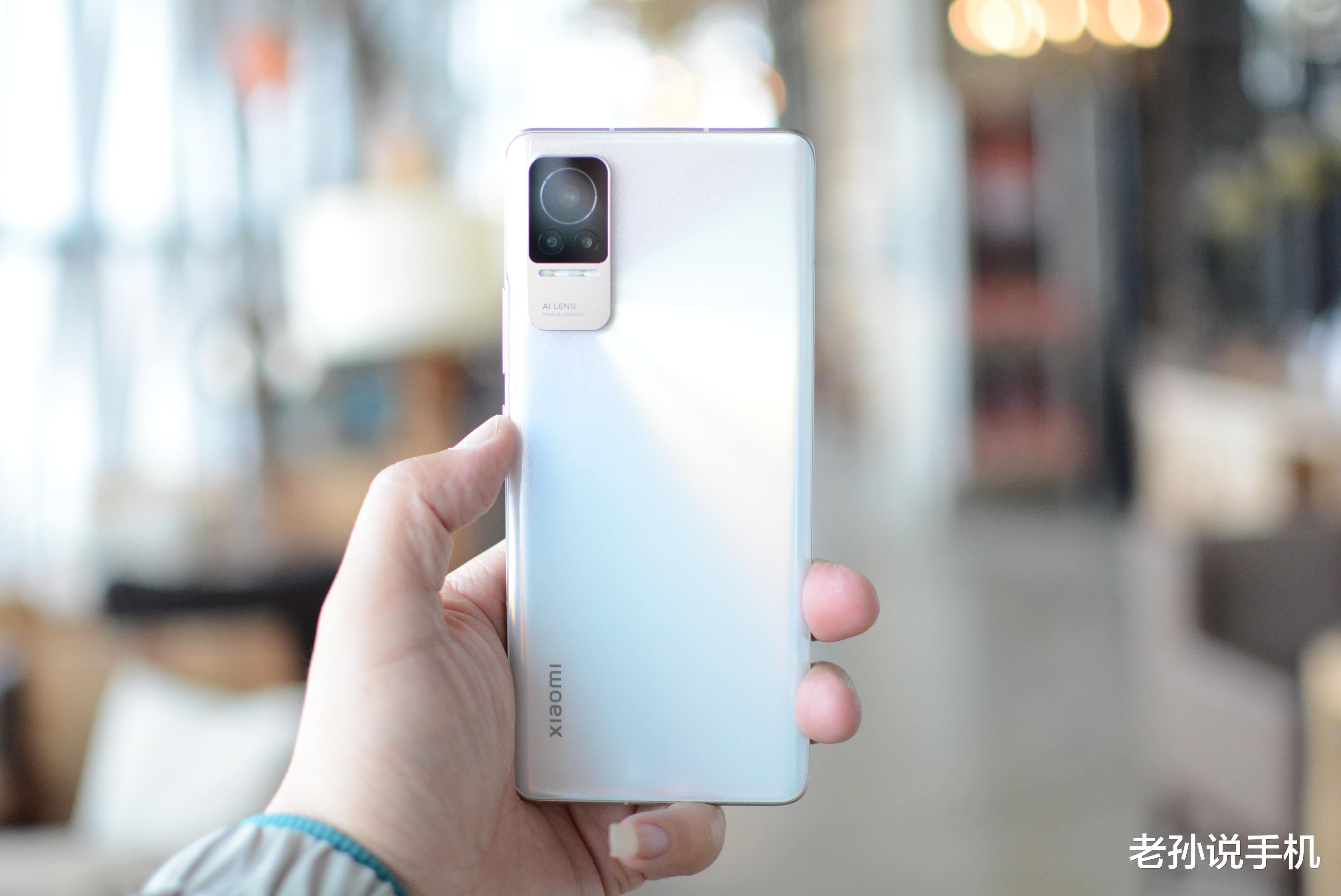 PS VR|雷军平时用哪款手机？一张图片告诉你答案，难怪经常换小尾巴！