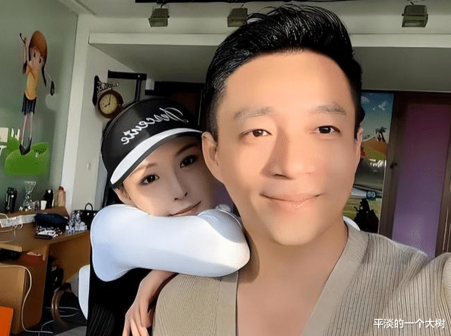 汪小菲直播过后发文, 言语之间透露着卑微, 为儿女只能忍气吞声