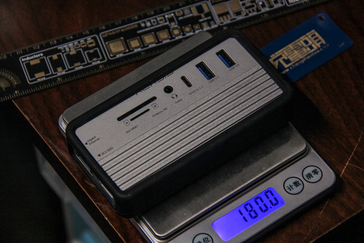 ssd|扩展接口十合一，数据供电一线通：阿卡西斯扩展坞