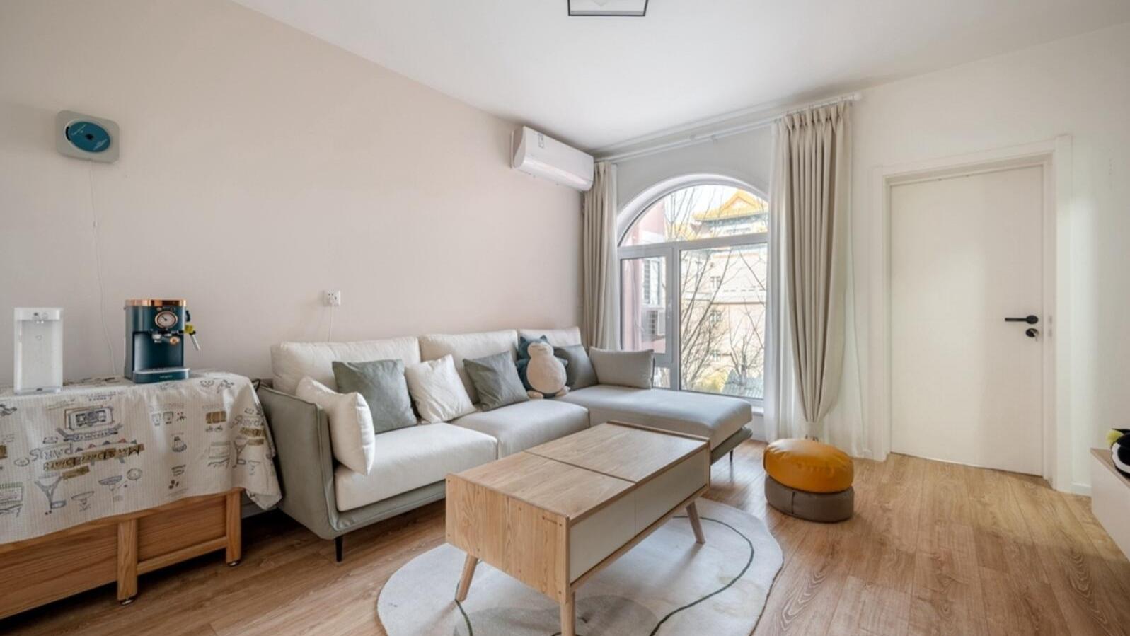 她家堪称“小户型设计典范”，看起来很简单，但处处都是细节