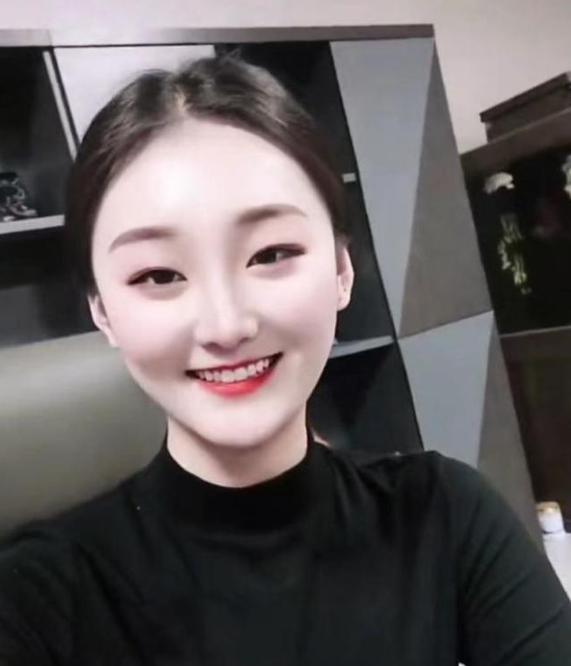 陈亚男|陈亚男妈妈采访中痛哭，称女儿被绑架满脸都是血，直言想过自尽