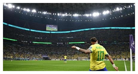 2比0！内马尔遭同情，开场5分钟就倒地，沮丧+一瘸一拐，又受伤了