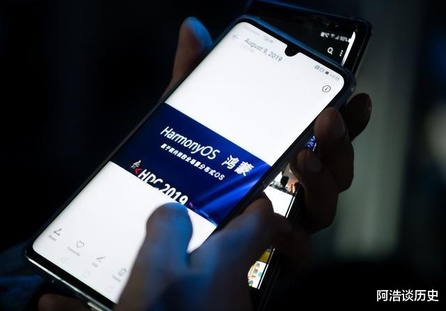 华为鸿蒙系统|超3亿,余承东正式发布新消息,外媒:华为这相当于摊牌了!