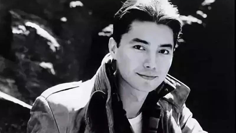 尊龙|70岁“亚洲第一美男”：无父无母无名无姓，一生孤独