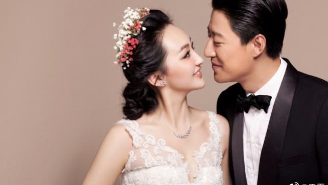 于震|“骆士宾”于震与娇妻结婚10周年，晒恩爱合照甜蜜表白惹人羡