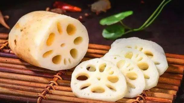 |糖尿病不能吃甜？医生表示：忌甜，更要忌“它”，不忌胰岛素或白打