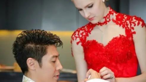 刘涛|撒贝宁与李白带龙凤胎野餐被偶遇，坐姿妖娆，网友：骚气十足