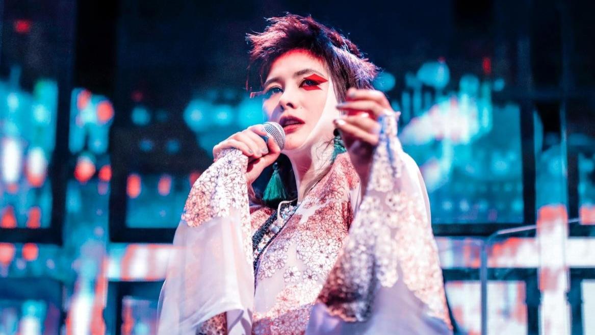 何超仪|\反骨千金\何超仪：不爱做名媛跑去拍戏，明涵父亲后宫是阿三阿四