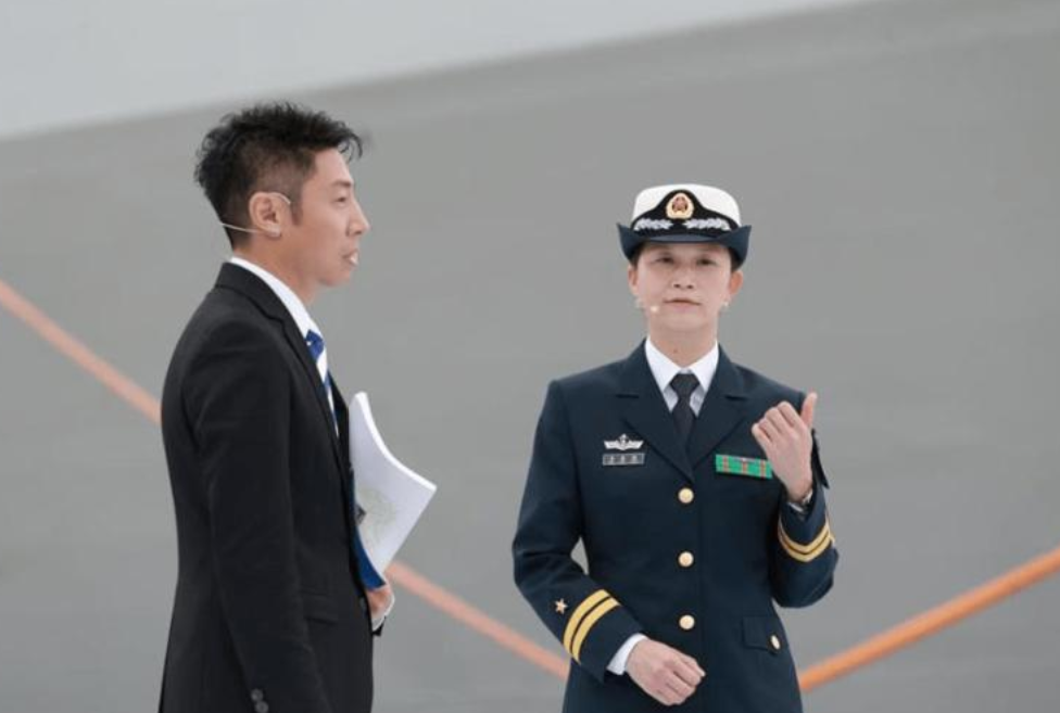 华为|她曾是环球小姐,拒绝华为百万年薪,如今成为我国首位女舰长