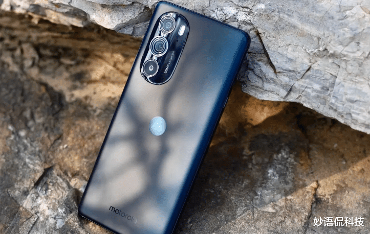 摩托罗拉|小米首发落空?摩托罗拉Razr3真机曝光,首发骁龙8+