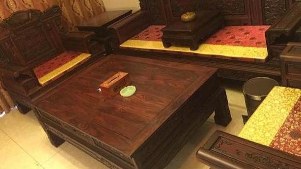 任性老公自己装修新房，全屋猪肝红中式家装，真让人受不了