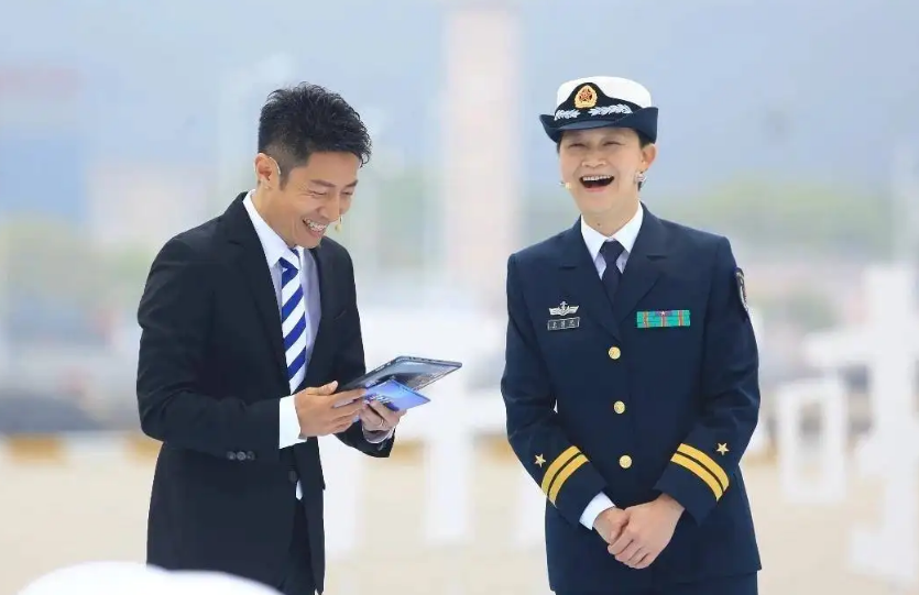 华为|首位海军女舰长有多牛？被她的履历惊艳了，电视剧都不敢这么拍