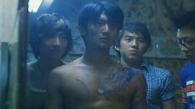 谢霆锋|41岁谢霆锋拍戏被偶遇！裸上身四块腹肌抢镜，侧脸沾满血迹太敬业