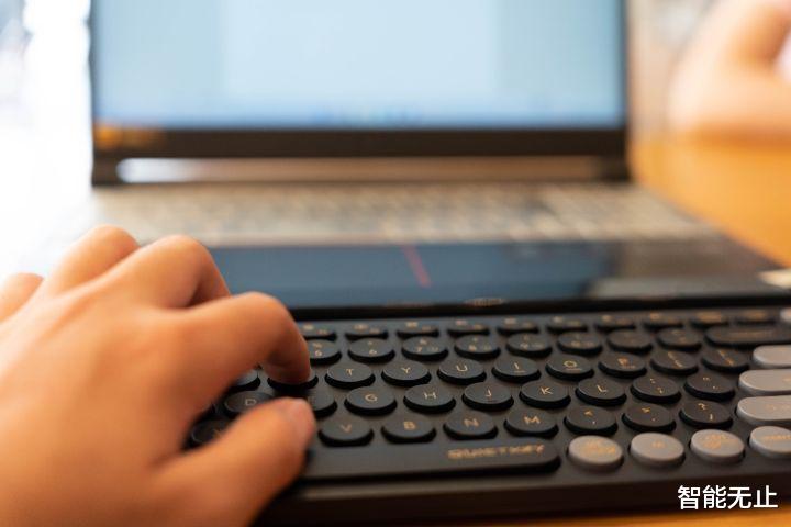 无线耳机|不止电脑，手机、平板也能出色办公，双飞燕飞时代降噪蓝牙键盘FBK30评测