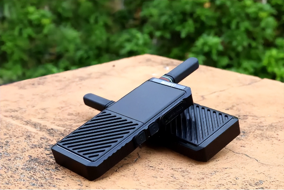 对讲机|超轻薄易携带，还支持蓝牙，小米有品上架极蜂对讲机A306