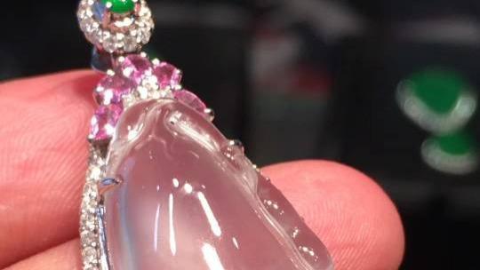 翡翠|翡翠的胶感和起胶有什么不一样？仅1字之差，价值就能相差百倍