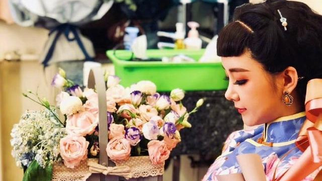 李小萌|李小萌首晒小儿子正脸照，模样清秀超呆萌，与爸爸王雷神似