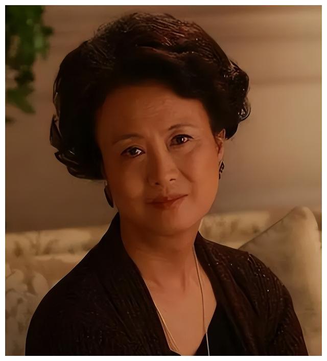 演员柏寒: 55岁才走红, 57岁离世, 临终将31岁儿子托付给海清