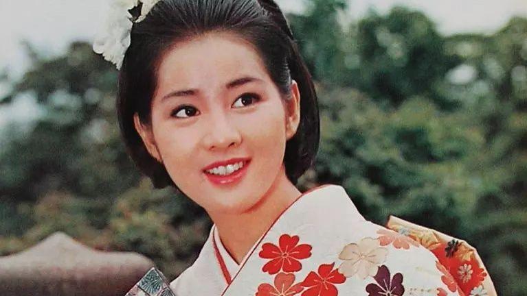 小泽真珠|日本昭和十大美人：小泽真珠、泽口靖子、中森明菜，个个不输港星