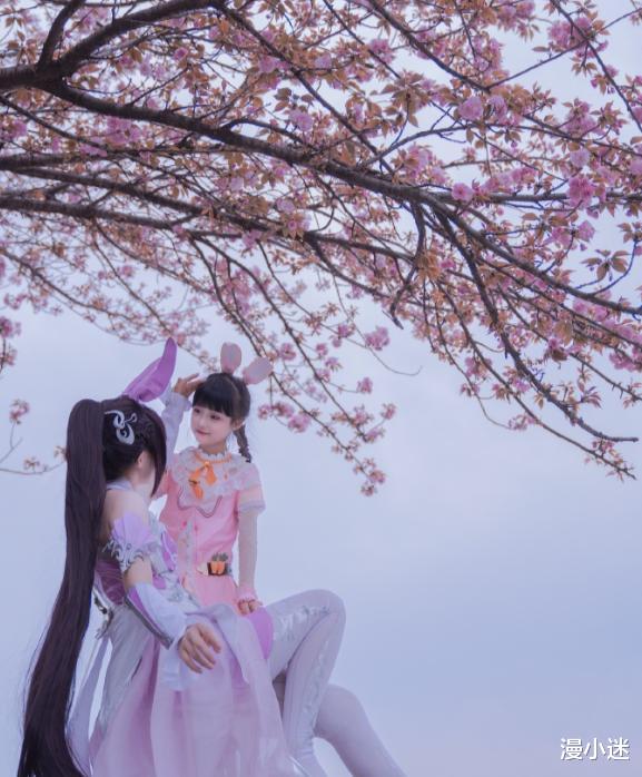 小舞|斗罗:小舞幼年vs五年后,这对母女的COS非常漂亮,女儿太有灵气