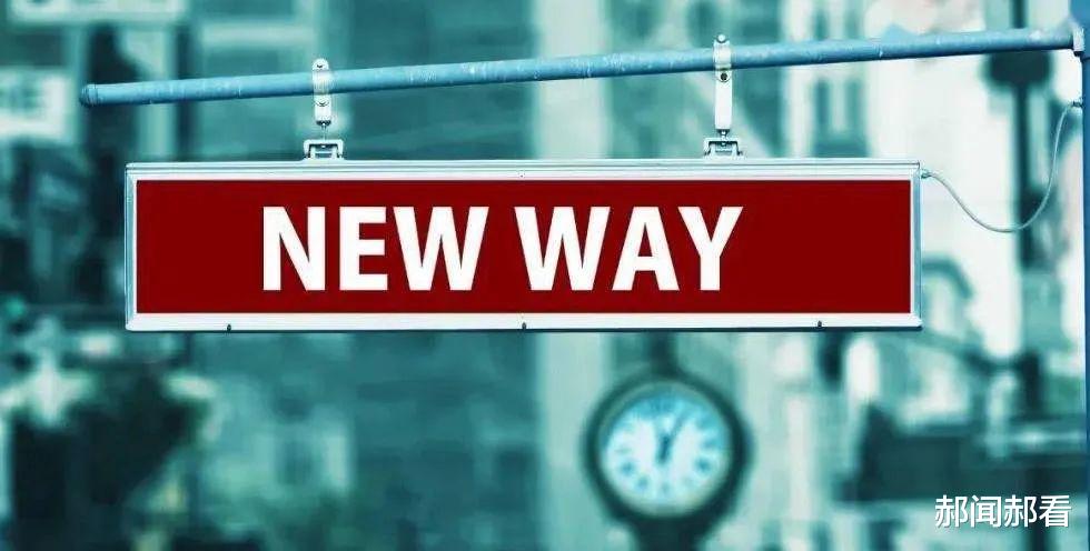 钉钉|1000员工每天服务1亿人，这样的钉钉靠谱吗？微信、飞书给出对比