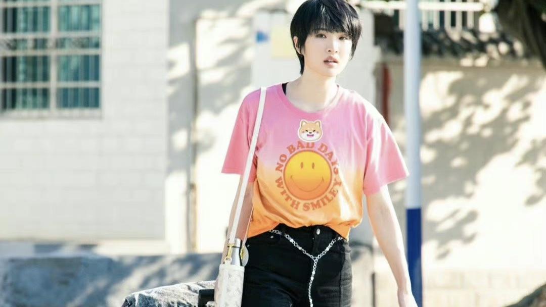 《向往的生活》姚安娜不想露富穿千元T恤，一个水杯却让她露了馅