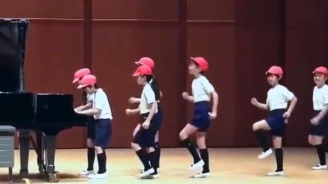 二次元|活久见！大学老师想学2次元动漫开后宫，赞同师生恋，颠覆漫友3观