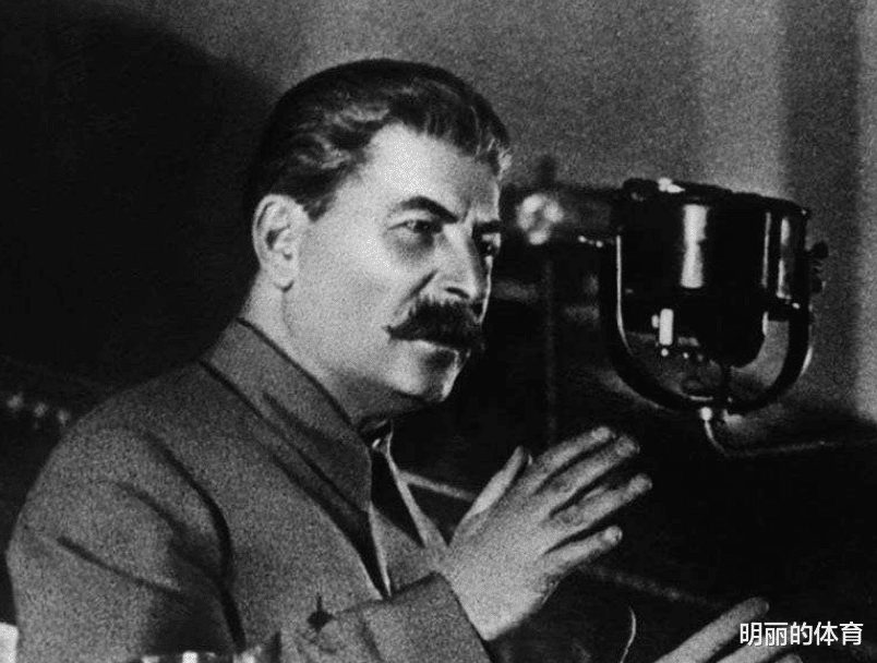 1953年斯大林去世, 苏联政府派人清点其财产, 得知结果后愧疚难当