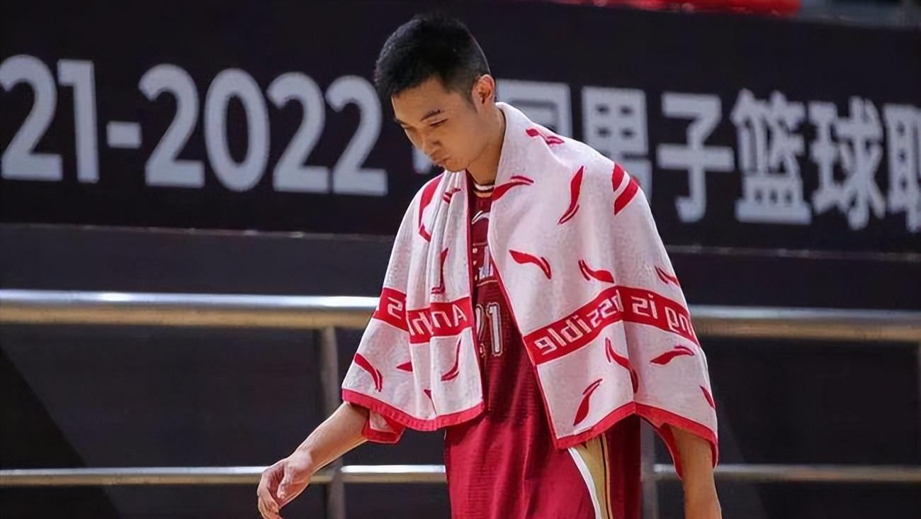 浙江男篮|正式敲定！201cm前锋投奔CBA名帅，王牌中锋归来，剑指8强！