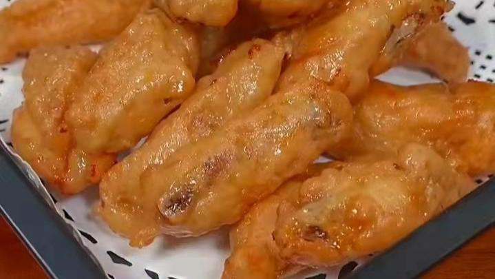 炸鸡翅|这道香酥可口的炸鸡翅，做法超级简单，而且特别好吃