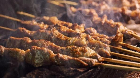|你在烧烤摊上吃的羊肉串可能都是假的！揭秘烧烤暴利！