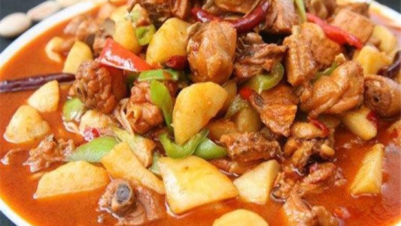 欢庆二十大，全家人的硬菜，新疆大盘鸡+皮带面做起来！