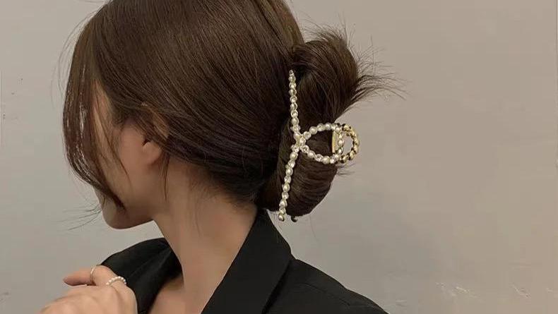 短发 扎个发型让你气质大加分！3款法式气质扎发，不到3分钟就搞定的发型简单易上手，美美