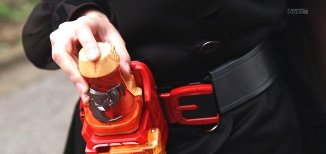 |假面骑士阿基蕾拉变身画面详解头顶一根尖刺看清复眼后颜值提升