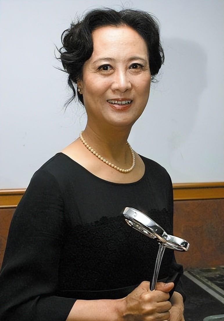 演员柏寒: 一生不幸, 临终将儿子托付给海清, 她的选择正确吗?