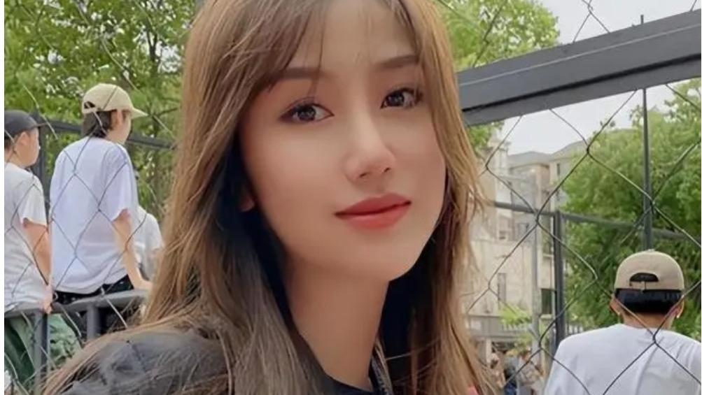 孙悦|孙悦陈露感情亮红灯？独自出游帅哥作陪，在美国很开心
