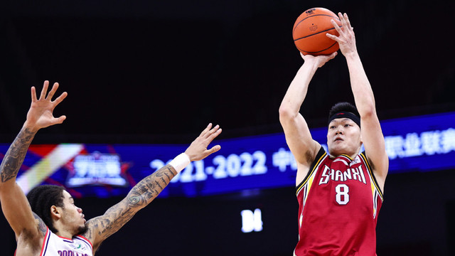 季后赛|11中9狂轰23分7板！CBA争议后卫成季后赛奇兵，杨学增没有看错人