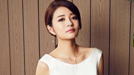 安以轩|两段感情都被闺蜜截胡，痛苦无泪后闪婚富商，今39岁被宠成公主