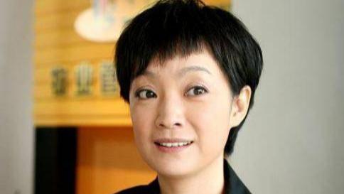 张嘉益|和富豪丈夫离婚后，她携带24亿巨款嫁给张嘉译，51岁活成人生赢家