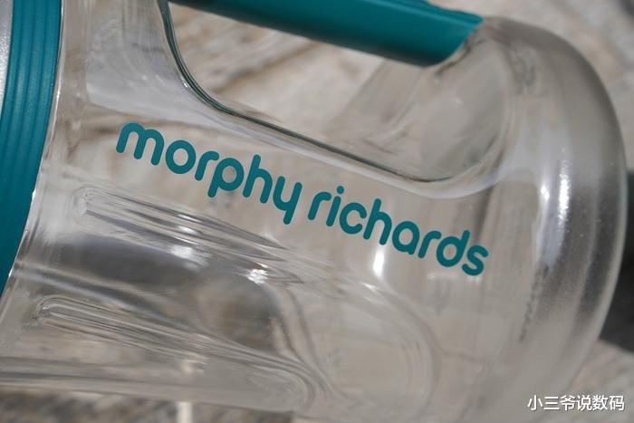 |摩飞便携榨汁桶：随时补水，40秒鲜榨，喝出美美好肌肤！