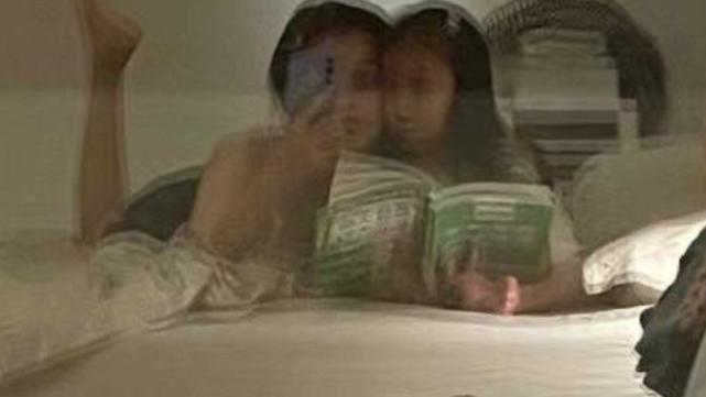 孙怡|孙怡首晒女儿未打码照，4岁大福眉清目秀，母女俩贴头看书好有爱